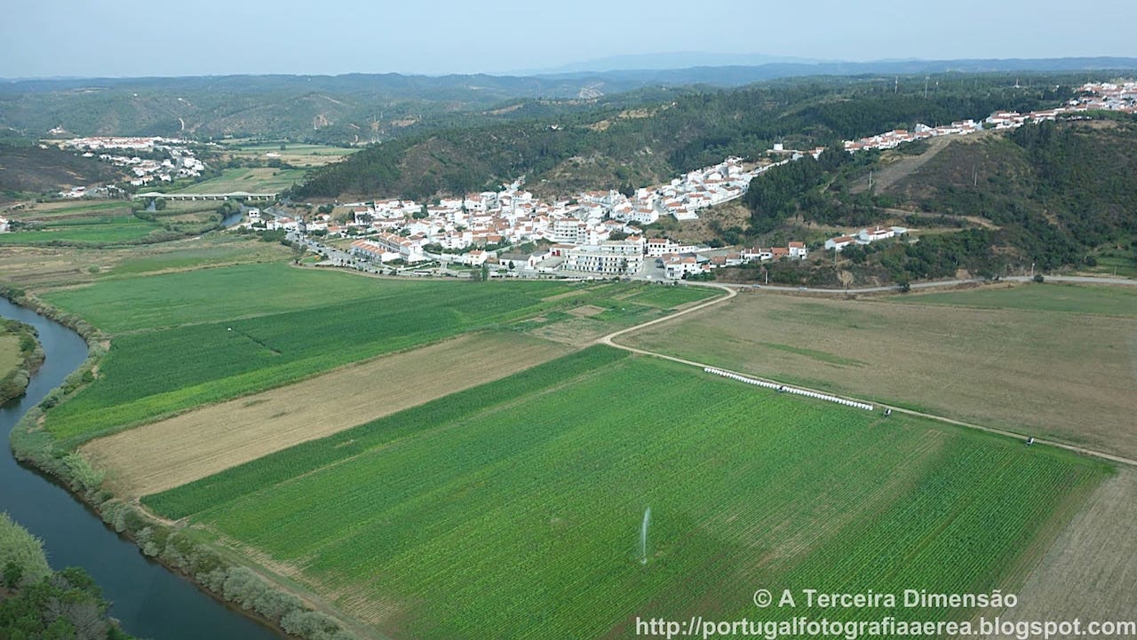 Vista aérea de sudeste sobre a Serra de Monchique